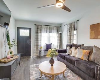 3 Mi to French Quarter Modern Apt in New Orleans - 新奥尔良 - 客厅