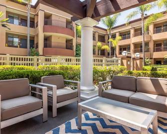 Ramada Suites by Wyndham San Diego - 圣地亚哥 - 露台