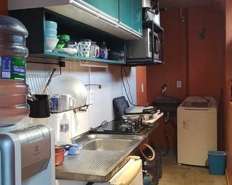阿尔沃拉达套房酒店 - 马瑙斯 - 厨房