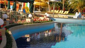 伯兰马雷海滩俱乐部酒店 - 式 - 高纳克 - 游泳池