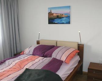 Cozy 2-room apartment between main station and Aalto-Theater with small balcony. Balcony i - 埃森 - 睡房