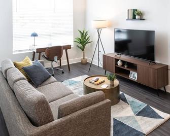 Cozysuites l 辛辛那提市中心的高档1卧室 - 辛辛那提 - 客厅