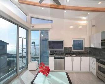 Newer Unit! -- Ocean Front with Amazing Ocean Views! - 圣地亚哥 - 厨房