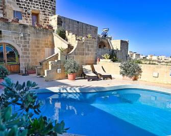 Relaxing, Quiet Village On Gozo Island - Għarb - 游泳池