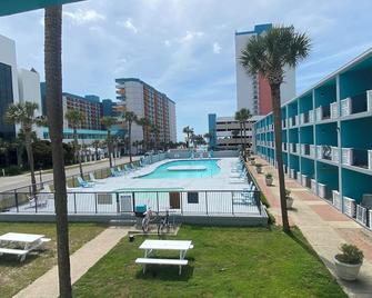 Wave Rider Resort - 默特尔比奇 - 游泳池