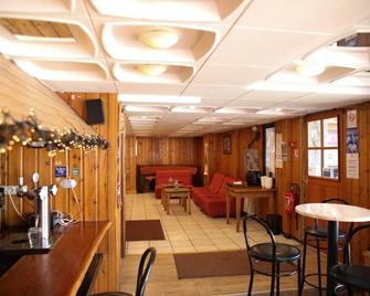 Hotel Le Cairn - 莱德萨阿尔卑斯 - 餐馆