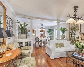 Tropical Designer House in Heart of Antique Row WPB - 西棕榈滩 - 客厅