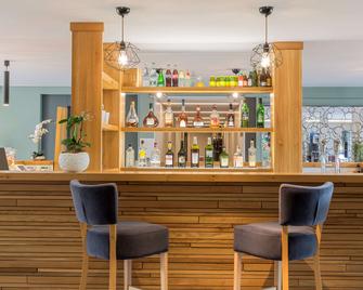 蓝色海岸耶尔贝斯特韦斯特优质酒店 - 耶尔 - 酒吧