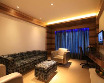 黛安娜山庄华丽酒店 - 科钦 - 客厅