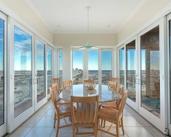 Luxury Oceanfront House W/ Pool & Hot Tub Facing The Ocean- Last Minute Deals!! - Westhampton Beach - 餐厅