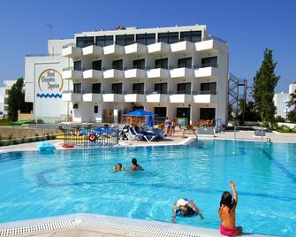 克娄巴特拉经典酒店 - 卡达麦纳 - 游泳池
