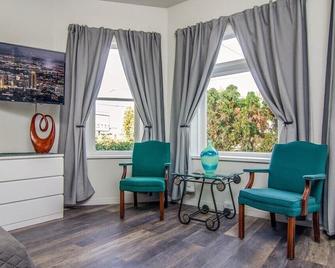 Beautiful 5 bedroom, 5 bath - 墨累 - 客厅