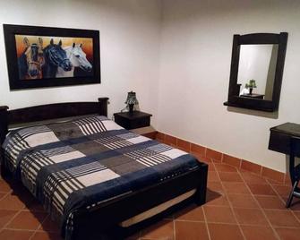 Room Ezequiel - Guarne - 睡房