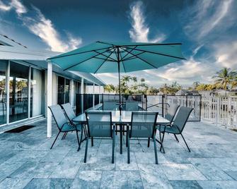 Waterfront Villa Heated Pool Spa Walk To Beach - 劳德代尔堡 - 露台
