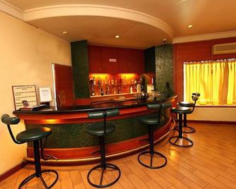 纳西克丽晶优质度假酒店 - 纳西克 - 酒吧