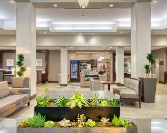 伊尔芬/奥兰治县机场希尔顿花园酒店 - 欧文 - 大厅