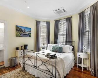 Cozy Suite In Downtown Charleston With Heated Pool - 查尔斯顿 - 睡房