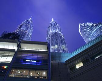 Best Twin Tower View / 100Mbps / Superb poolside - 吉隆坡 - 睡房