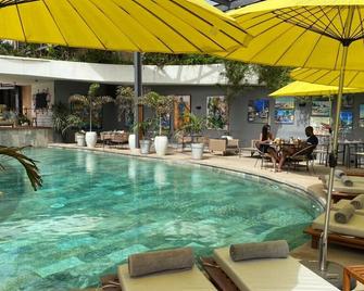 Hôtel Boma (Boma酒店) - 达喀尔 - 游泳池