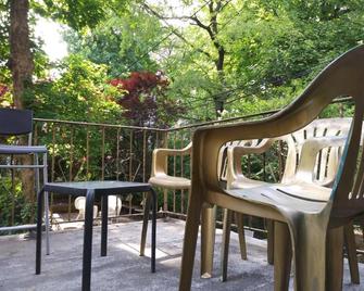 光照住宿加早餐旅馆 - 布鲁克林 - 阳台