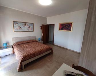 B&b Sunbeach - 圣贝内代托-德尔特龙托 - 睡房