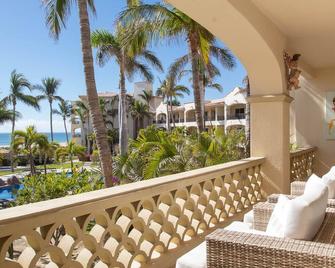 Condo Mananitas, Unbelievable remodel right on the beach, best of beachfront liv - 卡波圣卢卡 - 阳台