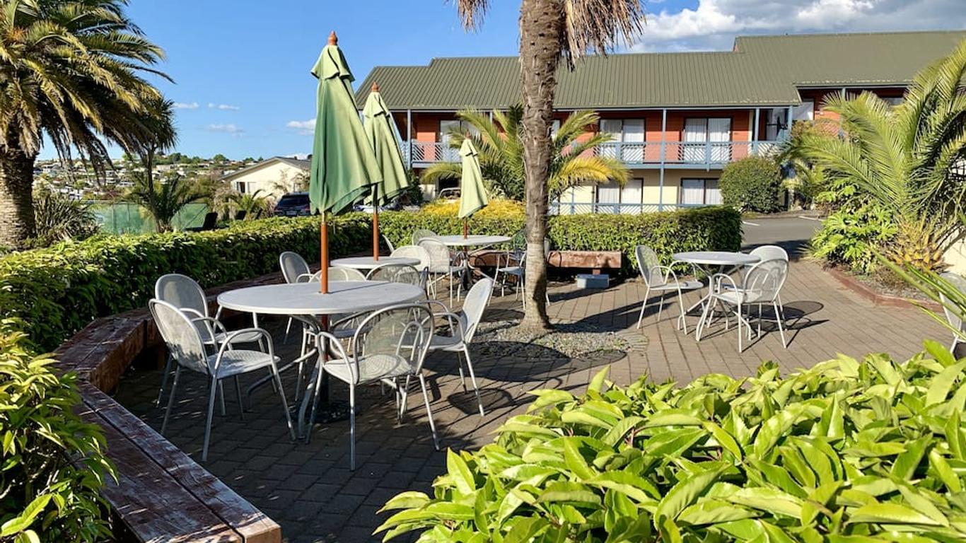 陶波湖区度假酒店