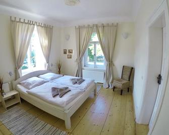 Stylishly renovated old building in a listed city villa near Elbradweg - 德累斯顿 - 睡房