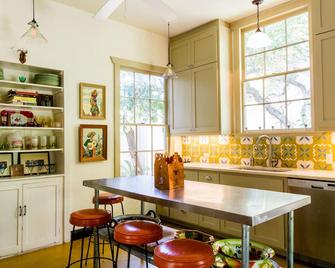 Historic House On San Antonio River And Mission Trail Next To Mission San Juan - 圣安东尼奥