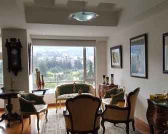 Rooms furnished in the best sector of Quito, Parque La Carolina - 基多 - 客厅