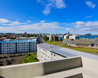 Breathtaking Oceanview near City Centre - 雷克雅未克 - 阳台
