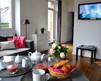 Modernly furnished holiday home in the city of Rennes - 雷恩 - 客厅