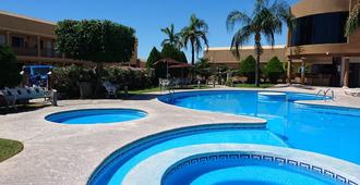 圣天使酒店 - 埃莫西约 - 游泳池