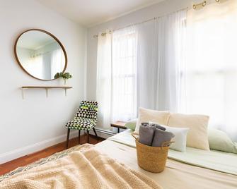 Lovely 3-bedroom with free street parking - 布鲁克林 - 睡房