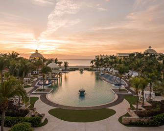 大帕拉伊索伊贝罗斯塔式酒店 - 仅供成人入住 - 卡门海滩 - 游泳池