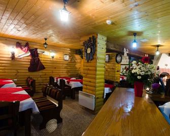 罗曼斯山温泉暨公寓酒店 - 班斯科 - 餐馆