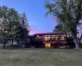 On the Shores of Algonquin w/ Private Dock - Lower Level - Hastings - 建筑