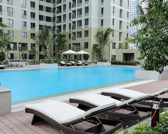 High Class 2 Bedrooms Masteri Thao Dien Apartment, Fully Furnished With Full Amenities - 胡志明市 - 游泳池