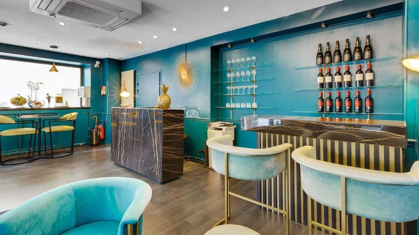坎布罗讷查拉德兹酒店