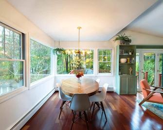 Berkshire Vacation Rentals: Great Barrington Walkable To Lake And Town - 格利巴陵顿 - 餐厅