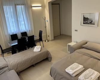 Casavale Elegante Residenza 108 Mq Max 7 Persone - 皮亚琴察 - 客厅
