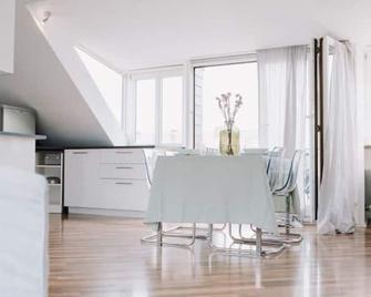 Appartement Residenz Panorama - Einzigartiges Loft im Herzen von Würzburg mit 2 Balkonen und Panorama-Aussicht! - 维尔茨堡 - 餐厅