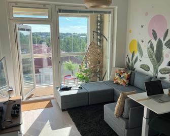 Cozy 1-bed super flat, 20 min to Helsinki/Airport - 万塔 - 客厅