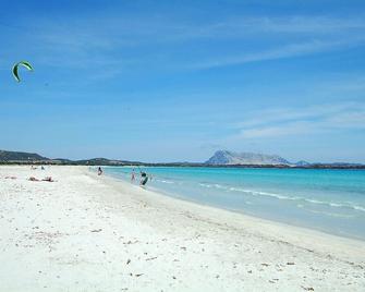 Two-room apartment in a tourist village in San Teodoro - 圣特奥多罗 - 海滩