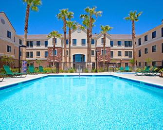 棕榈谷住桥套房酒店 - 帕姆代尔 - 游泳池