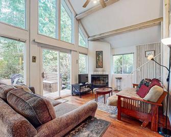 Marcia's Mercer Lake Chateau - 弗洛伦斯(俄勒冈州) - 客厅