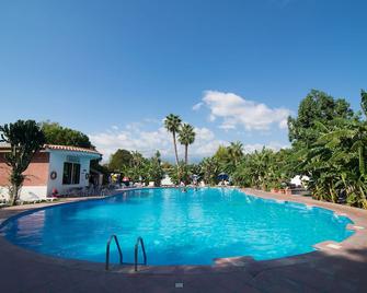 维拉焦艾肯塔拉酒店 - 贾迪尼-纳克索斯 - 游泳池