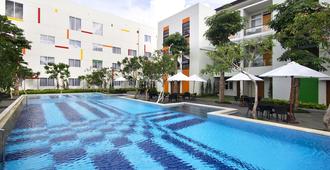 日惹维多利亚酒店 - 日惹 - 游泳池