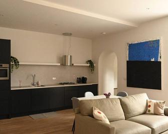 Spacious, bright and modern apartment on Monkstown seafront - 都柏林 - 厨房