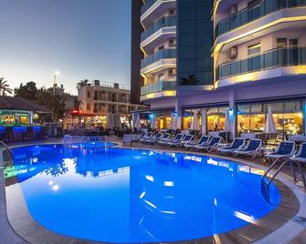 帕拉多尔海滩酒店 - 阿拉尼亚 - 游泳池